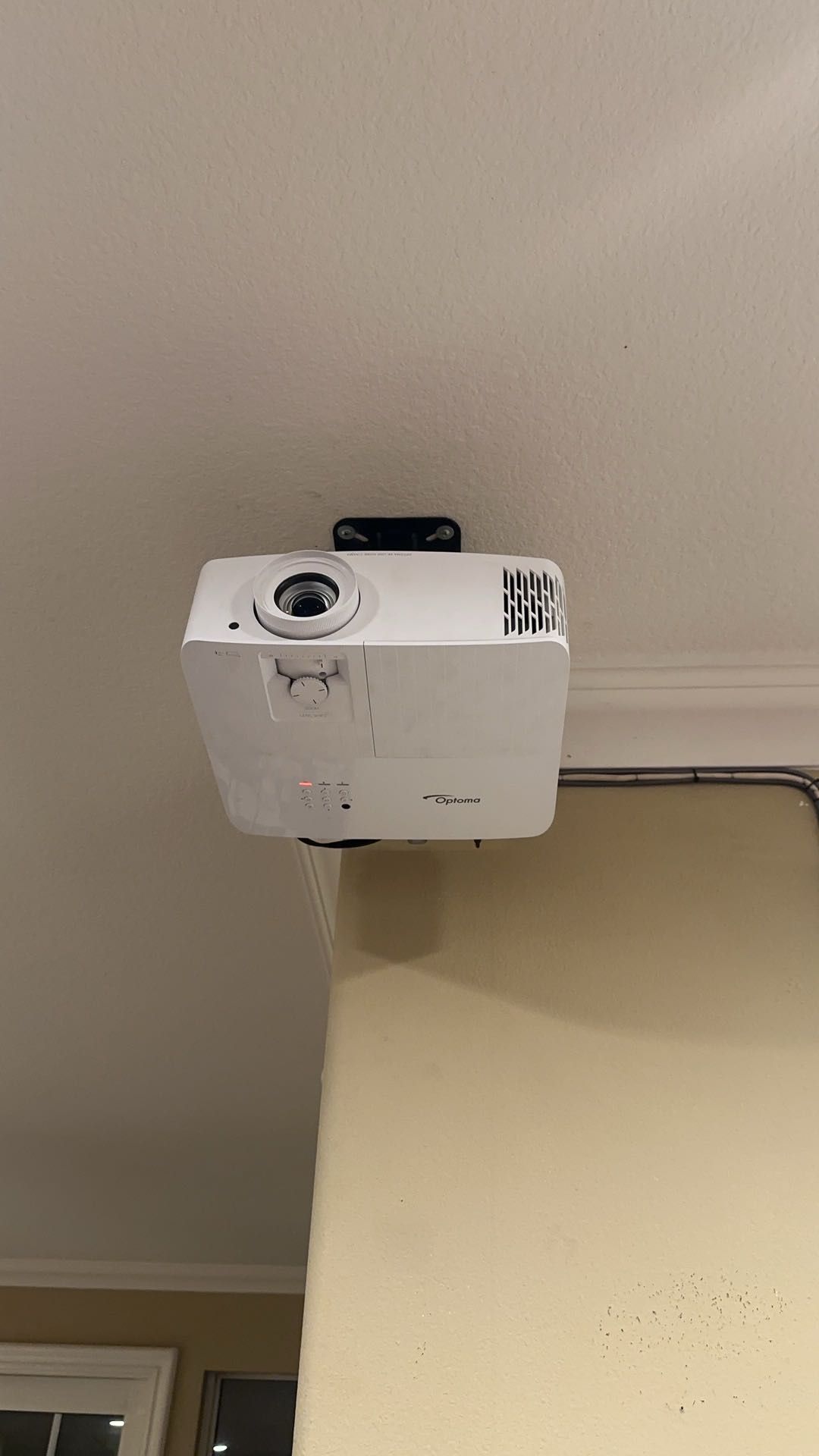 Optoma UHD50X HDR 4K Projector with 150inch Screens