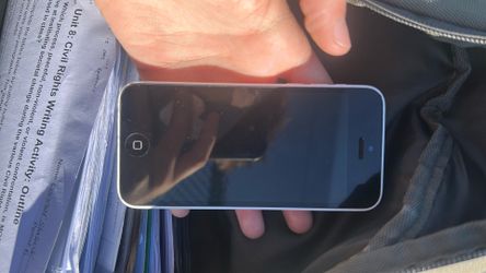 Apple iPhone 5c White – Powers On & Working – Good for Collection or Daily Use
