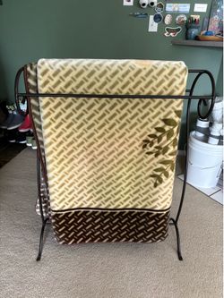 Quilt or blanket stand (antique metal finish)