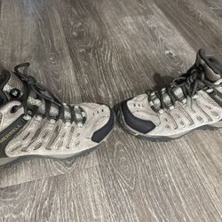 Merrell Hiking Shoes WOMEN SIZE US 7 
