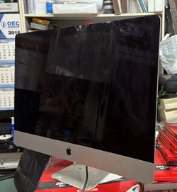 27inch Apple iMac  no iCloud cracked front glass un it still working