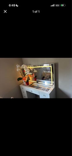 Vanity mirror