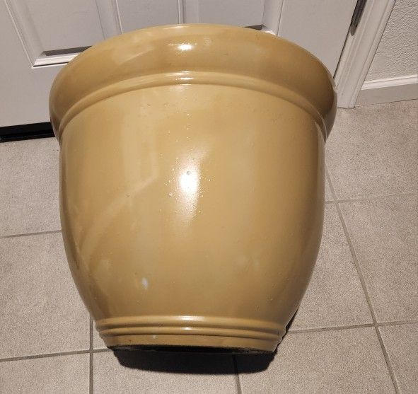 Pittsburg: XXL Planter With New Paint 