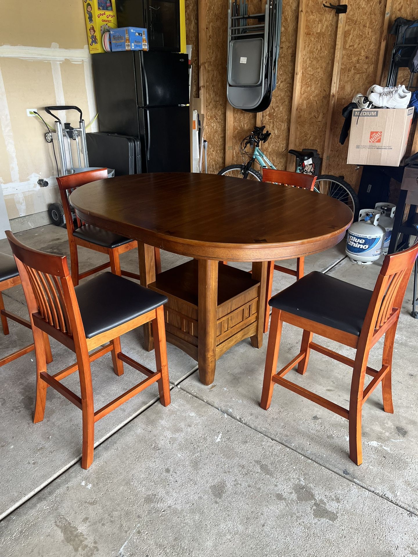 Dining Room Table with 5 chairs