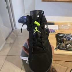 Nike Air Jordan 6 Retro
Electric Green Men's Size 10 Or Women's Size 11.5 Excellent Condition 