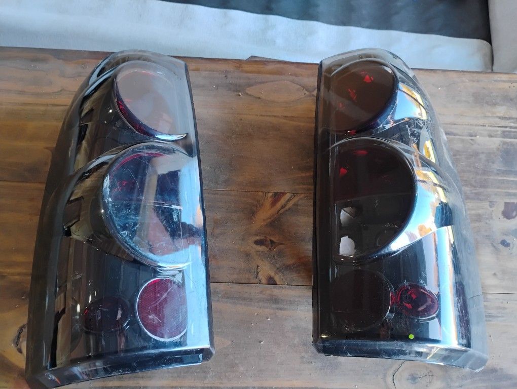 Chevy 00-06 Silverado Taillights 