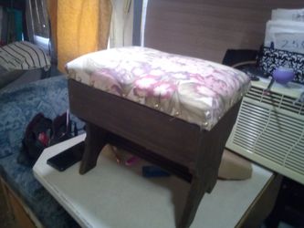 VINTAGE MAPLE WOOD SLIPPER BOX