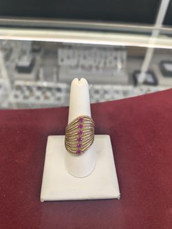 14kgold Ring 5 grams size 9 layway available 10% Dwon if you interested please make sure you ask for Maribel thank you