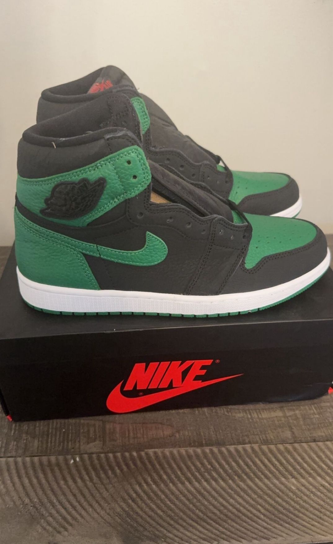 Jordan 1 Pine Green Sz 9.5