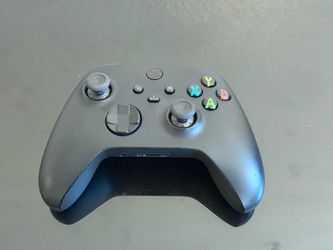 Xbox Series S/X Wireless Controller.