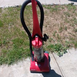 !! Vacuum Dirt Devil  Works Good 