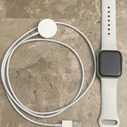 Apple Watch Series 4 40mm (GPS ONLY)