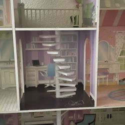 Barbie doll house