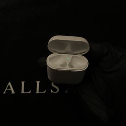 🔥 AirPods 1st Gen Case – Used, Grab Today! 🔥