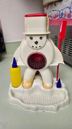 Snow cone machine