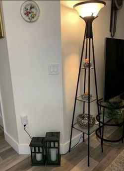 Home Decoration Floor Lamp! Open Box ( Comes With 3 Glass Shelves ( Ask For Price)