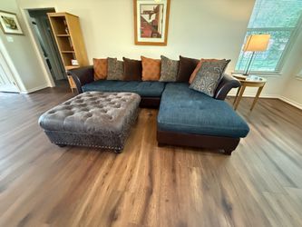 Sectional Sofa W/Ottoman In Like New Condition