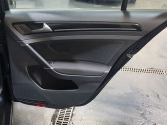 2017 Volkswagen Golf GTI Thumbnail