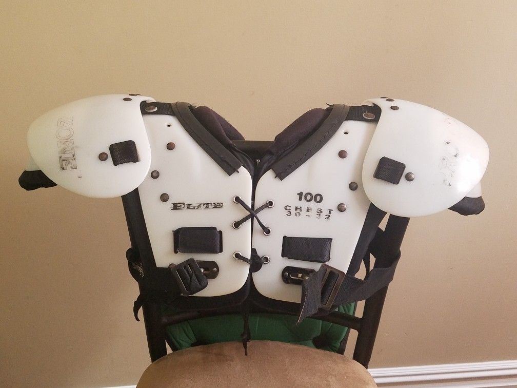PRO-ZONE ELITE FOOTBALL SHOULDER PADS WITH DOUGLAS ADULT BACKPLATE