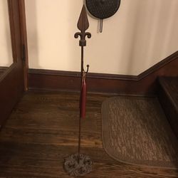 DECOR , SPEAR HEAD CANDLE HOLDER DECOR , UNIQUE , GREAT CONDITION , GREAT LOOKING DETAIL , COOL LOOKING PIECE . $15 CASH OBO