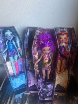 Set of 4 Monster high dolls ( NEW )
