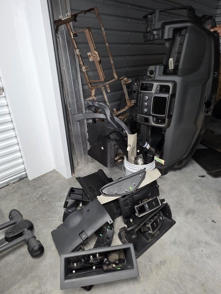 2015 Dodge Ram Interior Parts