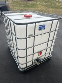 IBC Totes - 275 Gallon Water Tank *Amazing Condition*
