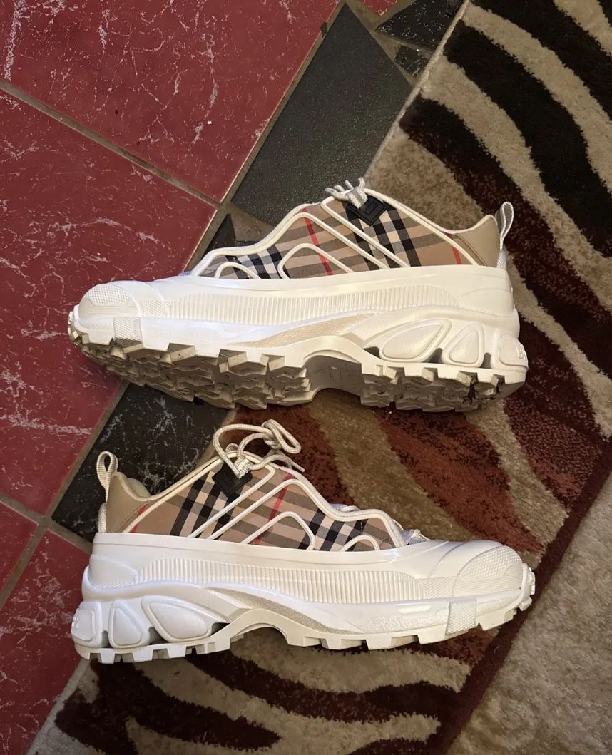 Burberry Shoes Size 45