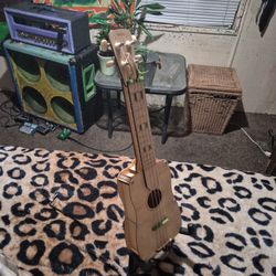 KIWI HANDBUILT UKUELE AND STAND