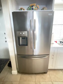 FRIGIDAIRE GALLERY SERIES REFIGERATOR
