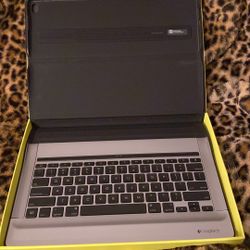 Logitech backlit keyboard case with smart connector for iPad Pro