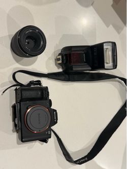 Sony A7RII with Neewer T560 Speedlight and sony 50 mm F1.8 BUNDLE