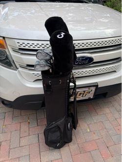 Clean! Mens knight aspect matching golf club set.  Complete right handed with golf bag