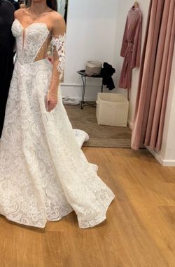 Vivian Atelier Brand New Lace Wedding Dress
