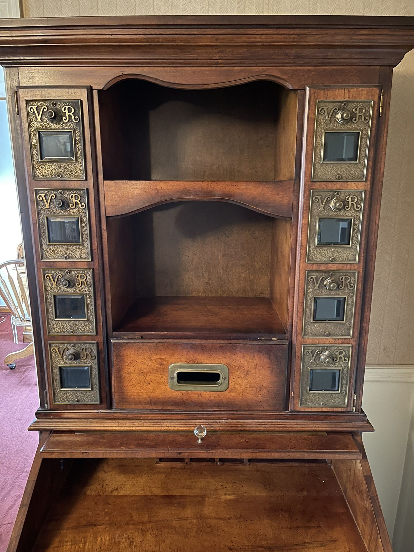Victoria Regina Postal Desk