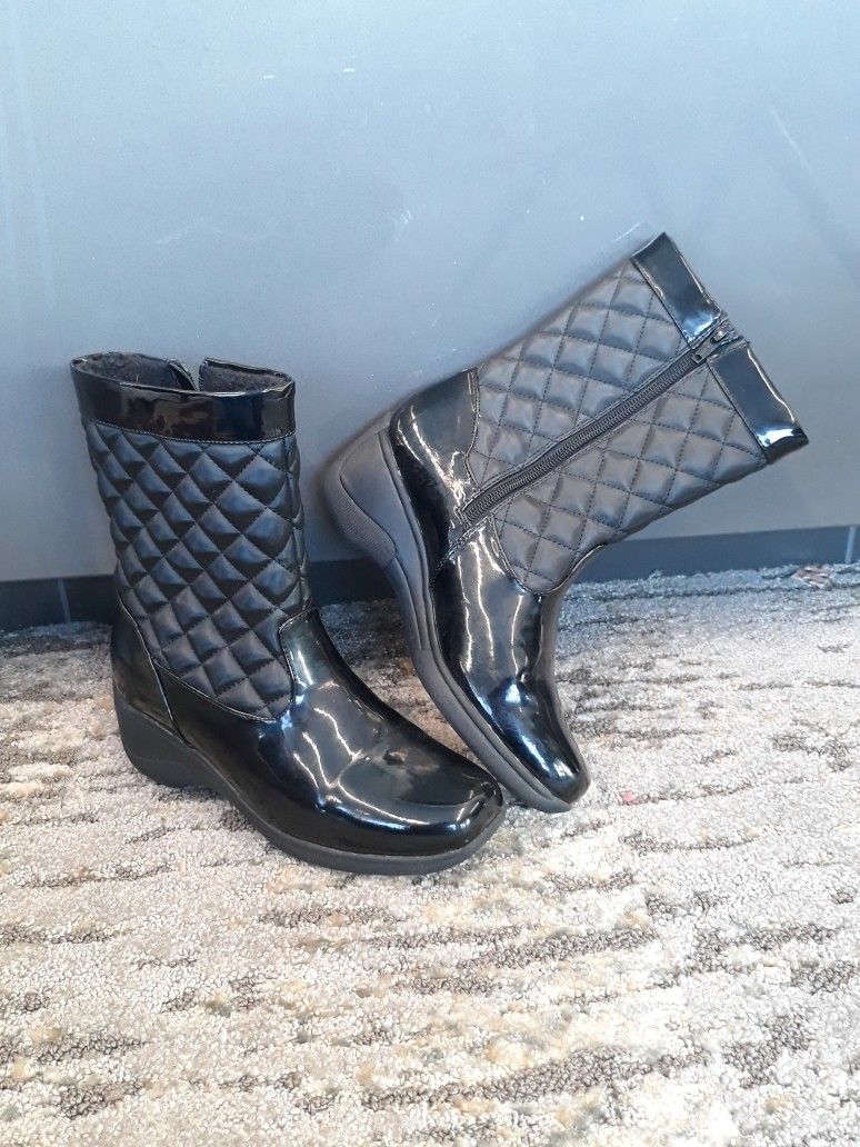 White Mountain Black Satin Winter Boots Size 7M