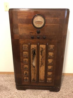 Philco 1930’s Floor Radio