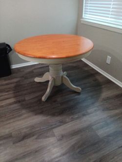 Round Pedestal Dining / Kitchen Table (Table Only)