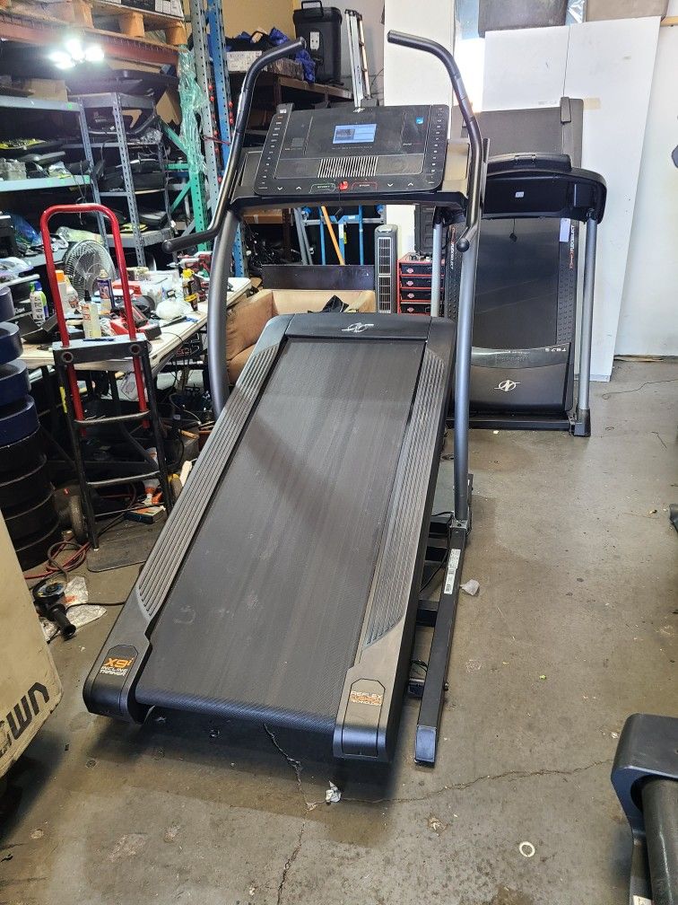Nordictrack X9i Incline trainer treadmill- 40% incline - 12mph max speed - 450$
