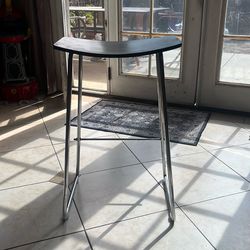 Single bar stool
