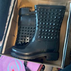 Women’s Shoes 5.5 Rain boots 