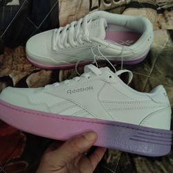 Reebok size 6..new ..