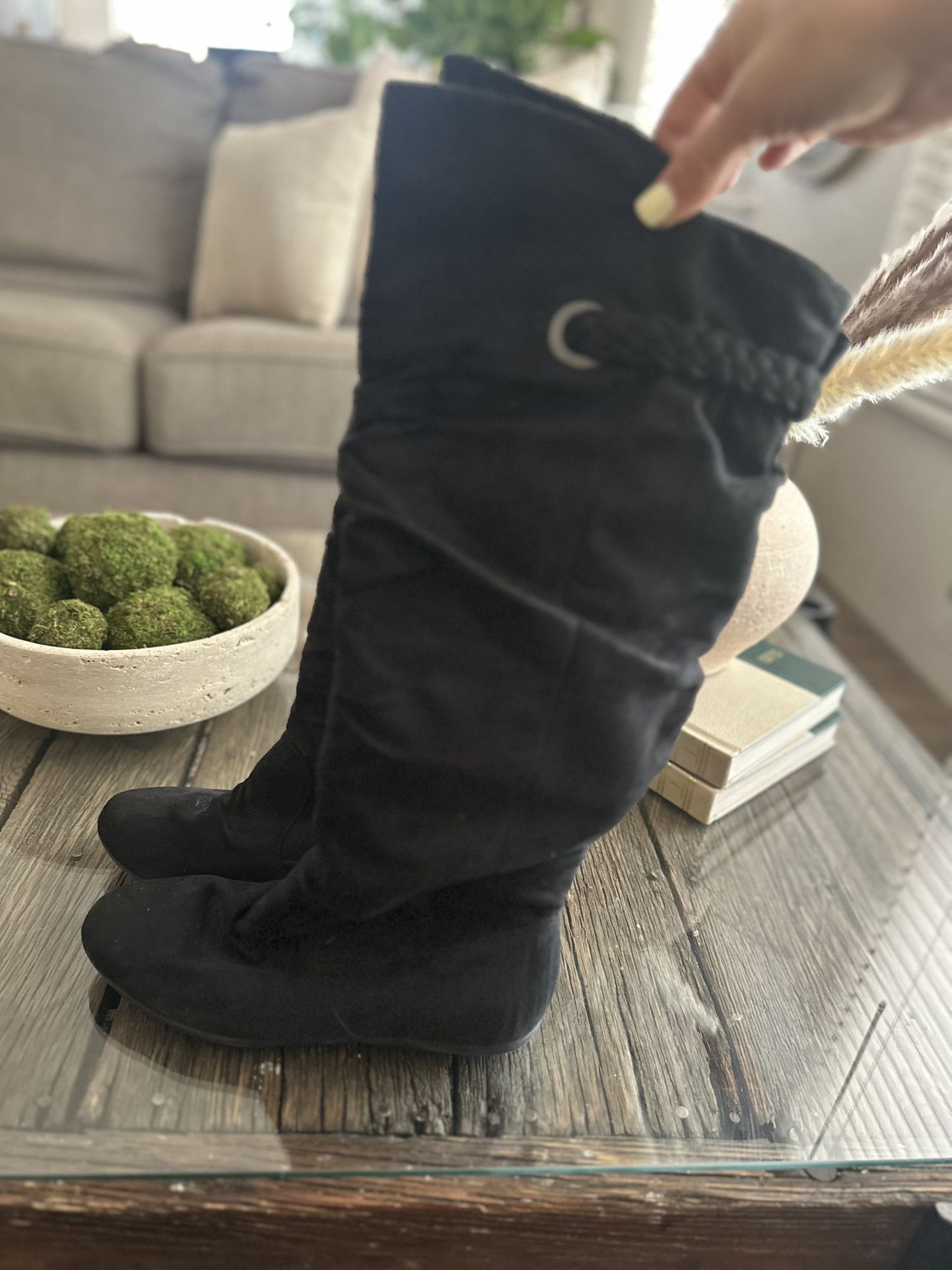 Black Flat Boots – Size 6.5