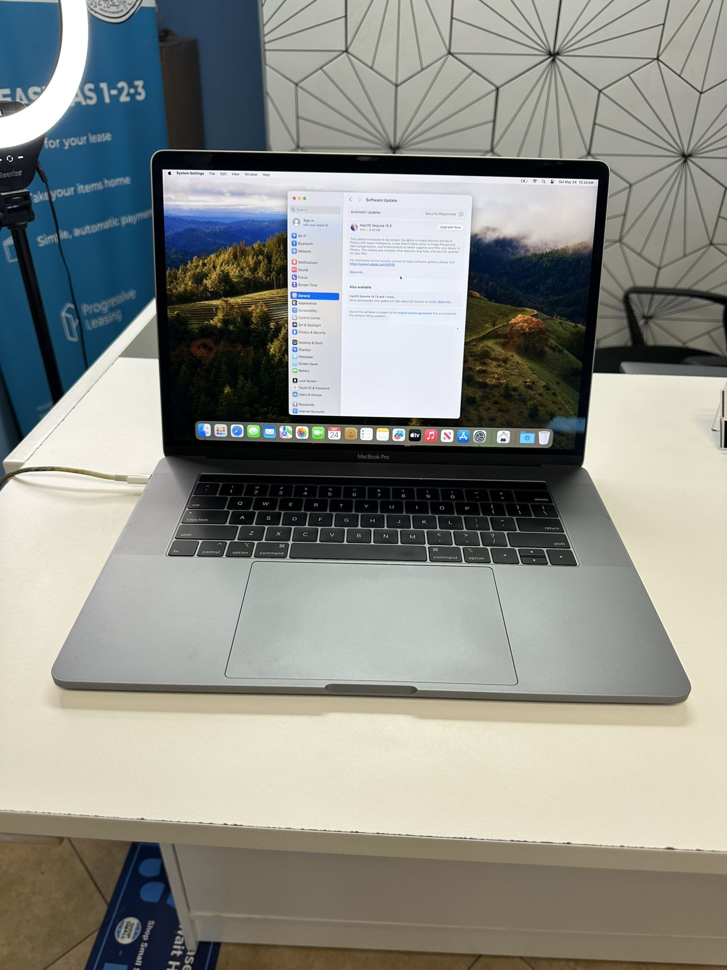 MacBook Pro 2018 16GB Ram 512 SSD I7 Space Gray Excellent Condition