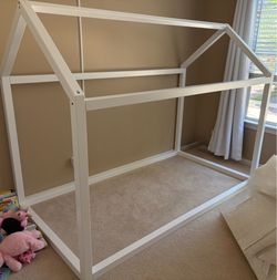 Eivor Twin House Bed by Isabelle & Max