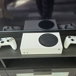 Xbox S SERIES WITH 2 CONTROLLERS 