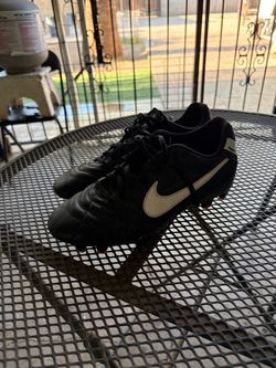 Nike tiempo soccer cleats men size 7.5