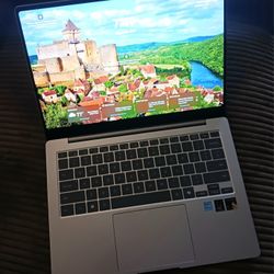 BRAND NEW IN BOX Samsung Touchscreen Galaxy BOOK4 