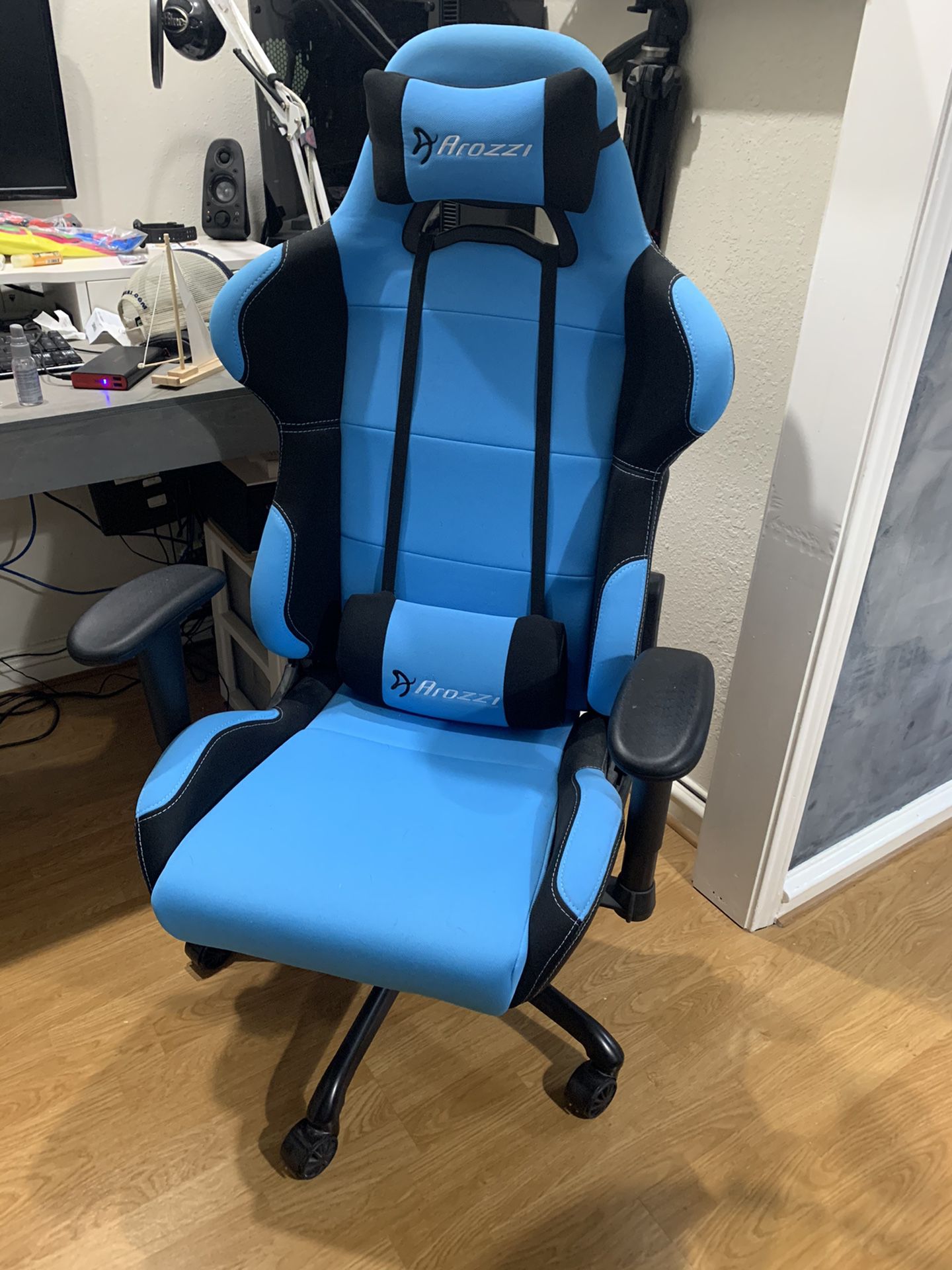 Arozzi gaming chair