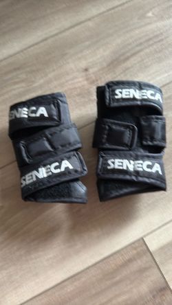 Seneca Wrist Guards-Youth -Black